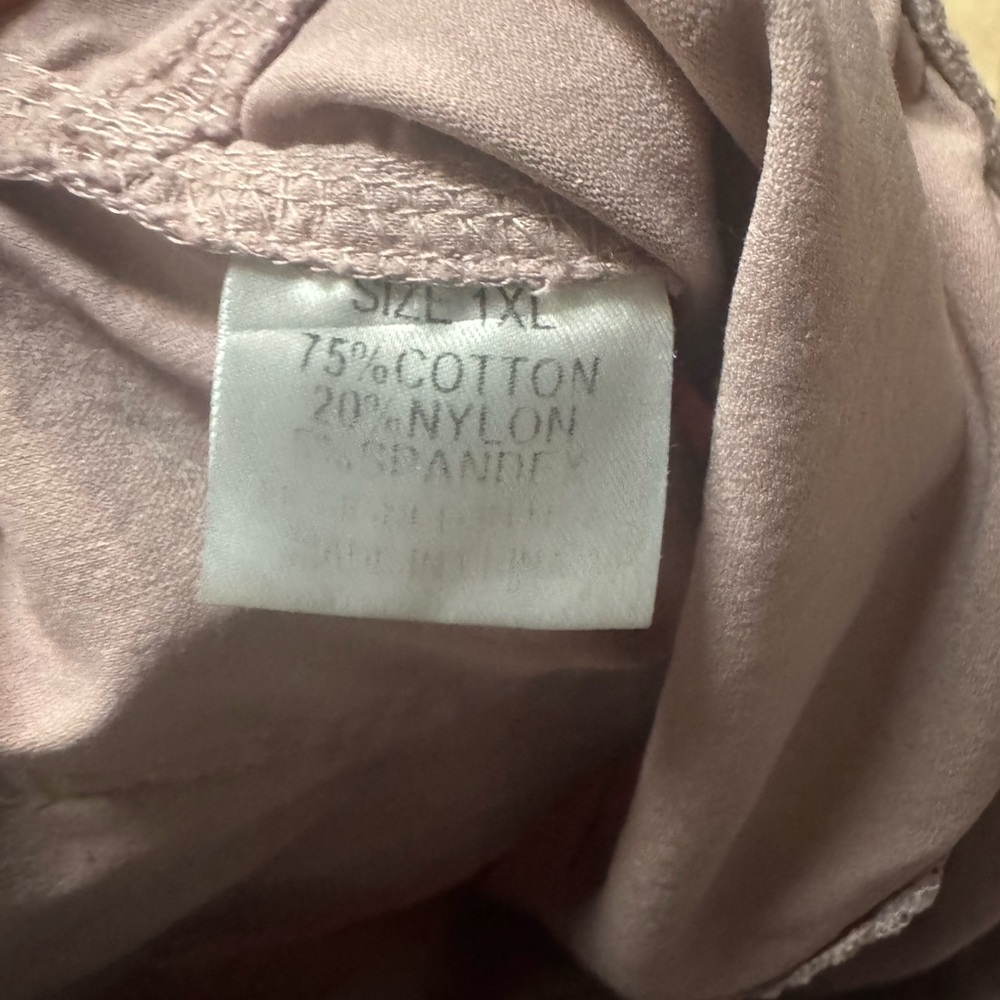 Women’s Light Pink capris - Picture 8 of 10